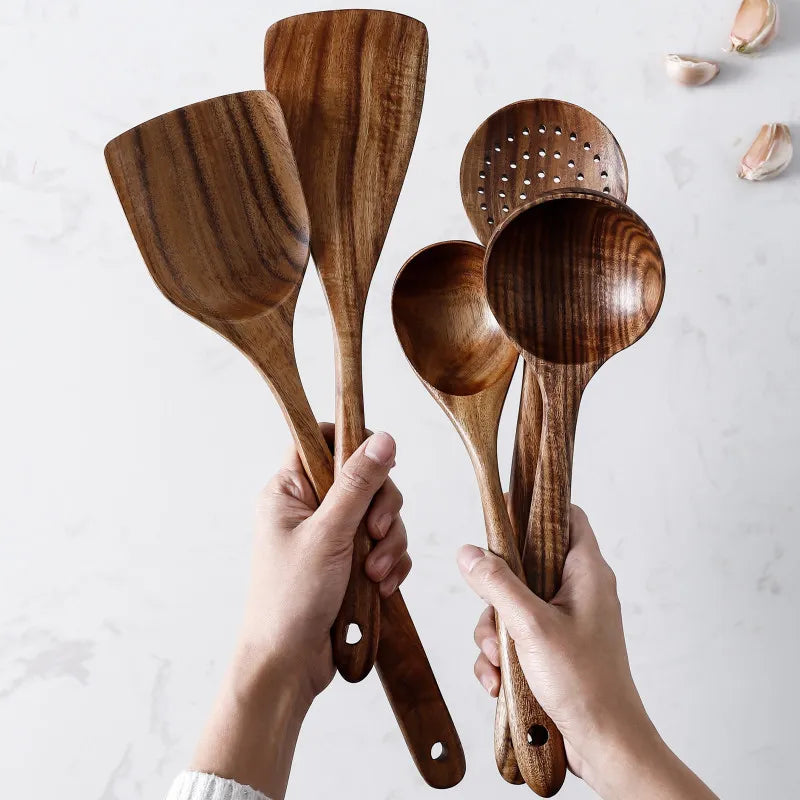 JUEGO DE CUCHARAS PARA COCINAR DE MADERA TAILANDESA NATURAL.