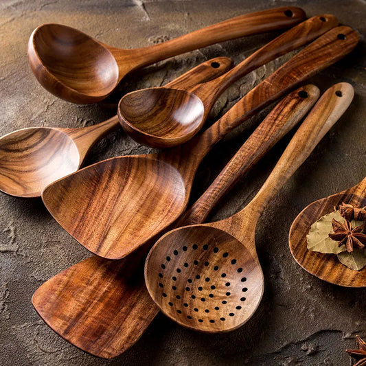 JUEGO DE CUCHARAS PARA COCINAR DE MADERA TAILANDESA NATURAL.