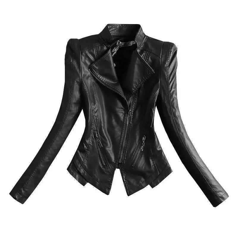 CHAQUETA CORTA AJUSTADA DE CUERO.