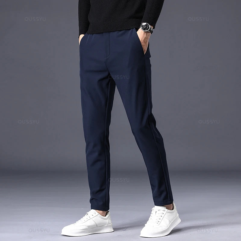 PANTALON AJUSTADO DE CINTURA ELÁSTICA PARA HOMBRE.